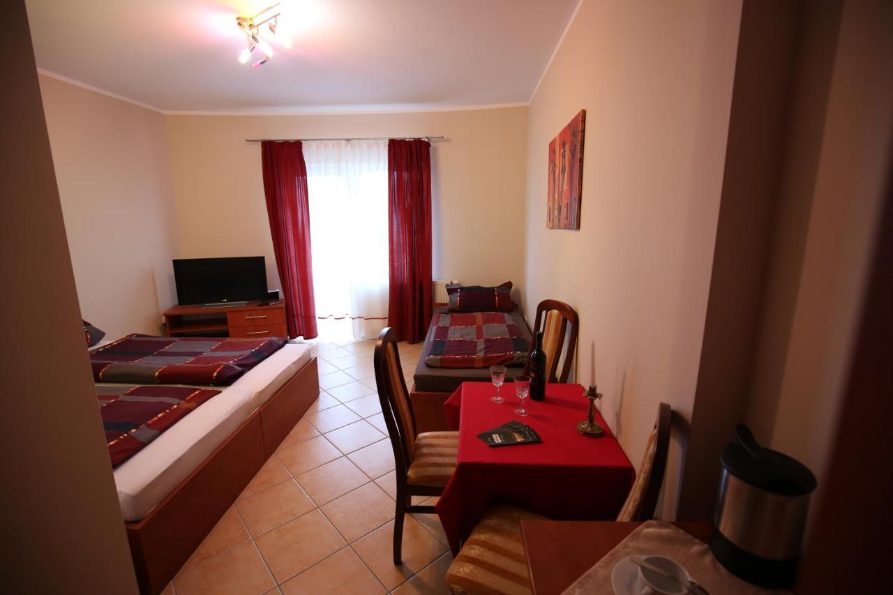 Bed and Breakfast Eurobaltyk Реваль Екстер'єр фото